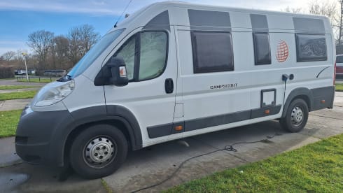 Compact and cozy 2-person Citroën Jumper Globecar bus from 2015