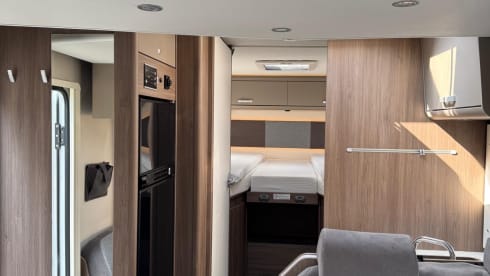 Fiat automatic Carado t447 pro +2023 semi-integrated 4p