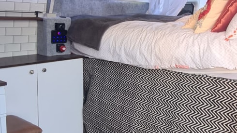 Mr Explorer – Unique 4 berth (2 adults/ 2 children) medium wheel base transit conversion