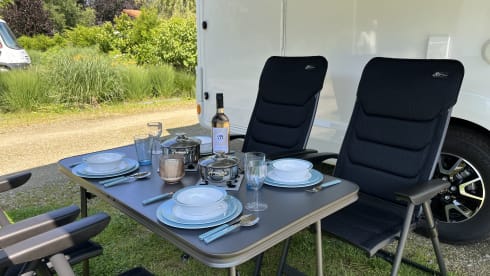 Tweede thuis op wielen. – New 4p Fiat semi-integrated motorhome from 2023