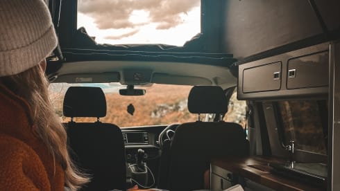 Islay – Luxury auto 4 berth Volkswagen T6.1 camper