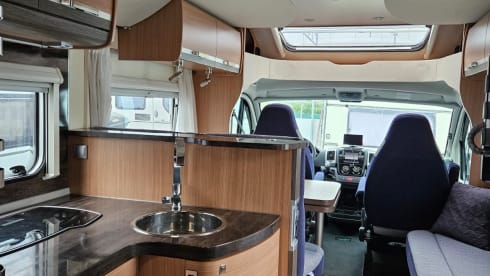 Sky wave – 4p Knaus semi-integrated from 2017