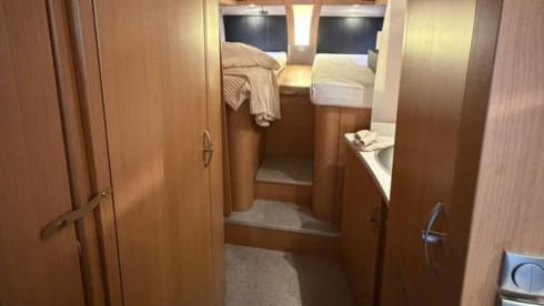 Knaus sunliner 808 lengte bedden off grid