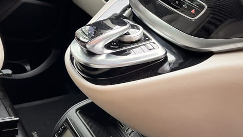 4p Mercedes-Benz bus from 2015