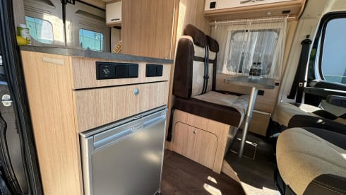 Complete Camperbus – Pössl camper Automaat met dakairco