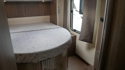 Bürstner Ixeo 734, Queen bed, Lift bed!!