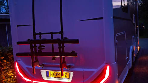 Nieuwe, ruime en complete camper voor 4 personen