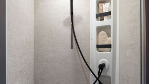 King 9 – Brand new luxury 5-person camper