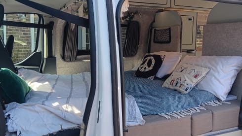 DUSTY – FORD TRANSIT CUSTOM HIGH TOP - UP TO 5 BERTH
