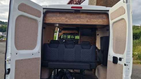 Stag – OFF-GRID 2 berth Shower Kitchen Heating - bedding included - Campervan 2016