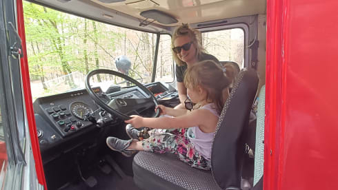 Brandy – Classic Fire Department Mercedes-Benz campervan from 1980