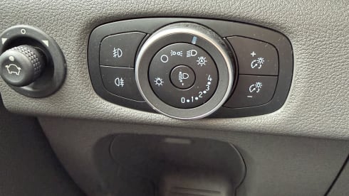 Challenger – Very luxurious 5-person Challenger from 2021 with automatic machine and cozy layout.