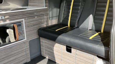 Sunny – Noleggio camper di lusso VW. Con sede a Glasgow, Scozia. 