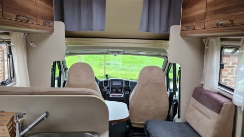 Very complete luxury mobile home ready for flexible travel.