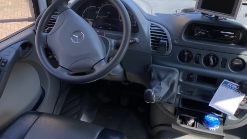 2p Mercedes-Benz semi-integrated uit 2001