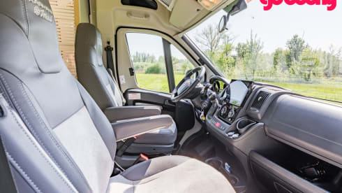 Coopernicus, 2021 – Comfortable 2p Karmann 600, parking air conditioning, length beds, automatic, biker