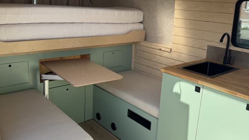 WoodenCabin on Wheels – 3p Renault campervan uit 2025 