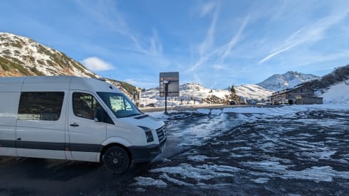 Vanessa – Cozy, well kitted van with a full size double bed