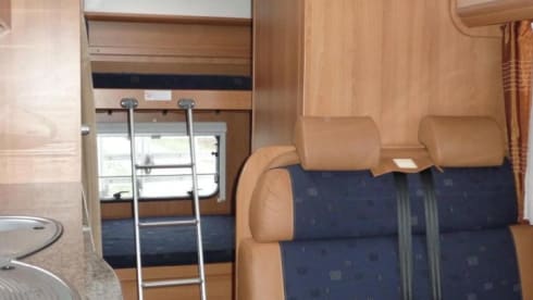 Dethleffs A5881 – Luxury 6-person Dethleffs camper 2x Airco, Navi, bunk bed