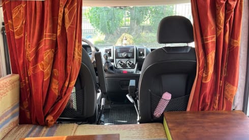 Dino – 2-person Peugeot bus from 2014