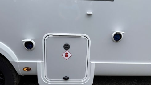 Charlie – High-Spec 5 berth Roller Team Motorhome - Free Wifi & Insurance - 2024