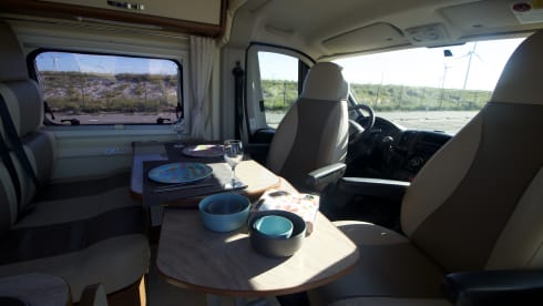 Skippy – Beautiful, sturdy luxury full bus camper.