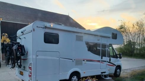 Mammoet – Super complete Sunlight A70 alcove for 6 people. 