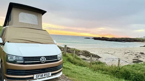 Volkswagen Campervan - 4 Berth