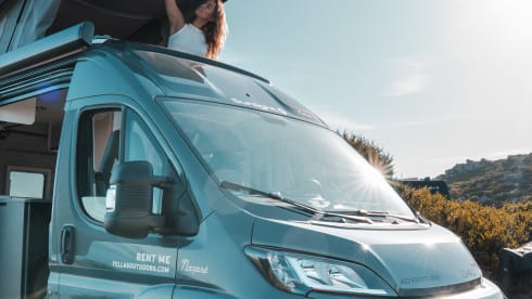 Nazarè – Premium Outdoor Van Rental