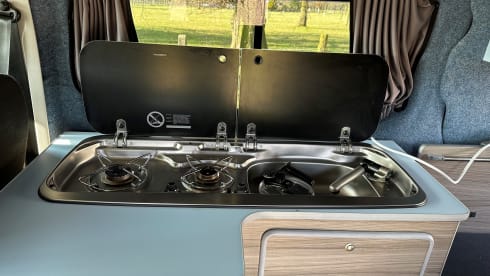 Ronnie Renault – 4 berth Renault Trafic campervan from 2017