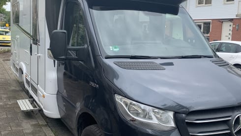 Integral very spacious camper Mercedes Burstner 2020