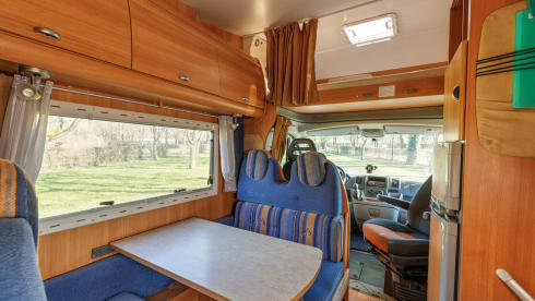 Beautiful 6 pers. + 2 * air conditioning Challenger Alcove motorhome