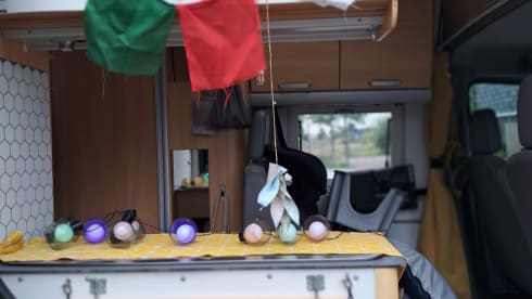 Donna – Adventurous 2p (+2 in tent) Volkswagen bus from 2015