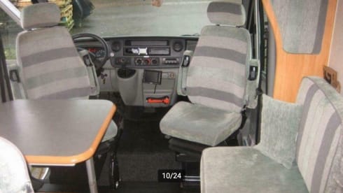 Spacious and complete 5-person family camper