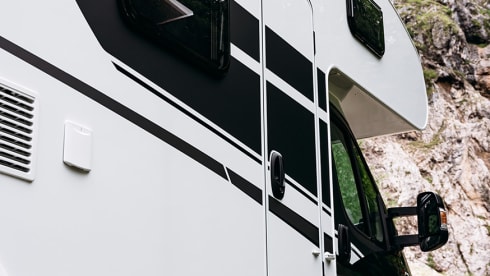 SUNLIGHT A70 Adventure (5 persons / trailer hitch / 2x Isofix))