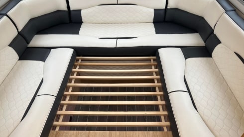 Luxury 6 berth 6 Belted Roller Team Autoroller 747