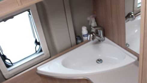 New luxurious Campervan with XL bed Laika Kosmo 6.4