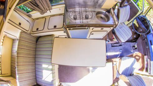 Louise Michel – Combi VW T25 T3 4/5 Pers Voorziening Van Westfalia
