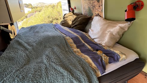 Komeet – Adventurous Mercedes Sprinter for rent!