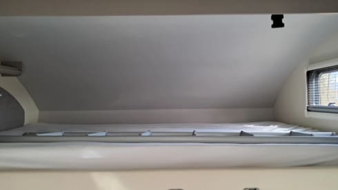 C28 – Zeer luxe 6 pers. Ahorn ,stapelbed, 2x Airco