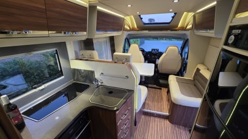 5p Adria Mobil semi-integrated uit 2016