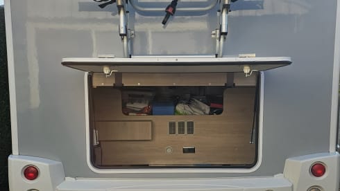 Titanium – Luxury 4 person Camper (extra air conditioning, smart TV, Alpine navigation/radio)