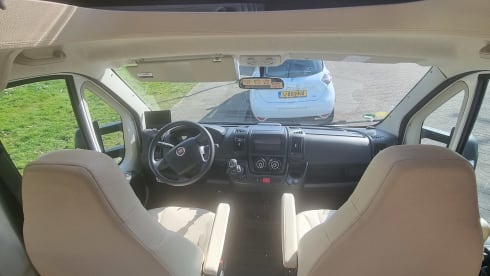 4p Bürstner camper 2016 KM FREE!