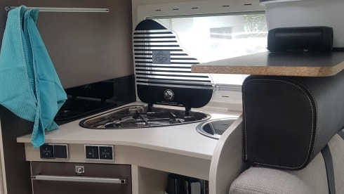 Bubble on wheels: child-friendly with a lift bunk bed or spacious luxury for 2!
