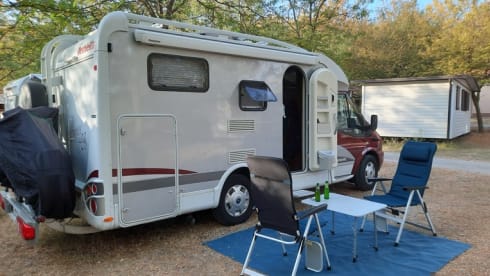 Compact Dethleffs 2-person camper