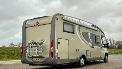 5p Bürstner With single beds and electric fold-down bed