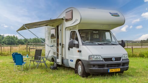 Nice compact 5p McLouis camper