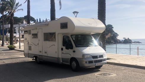 Ideal, beautiful, neat comfortable family Camper.