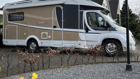 Esprit – 2p Dethleffs semi-integrated camper from 2014