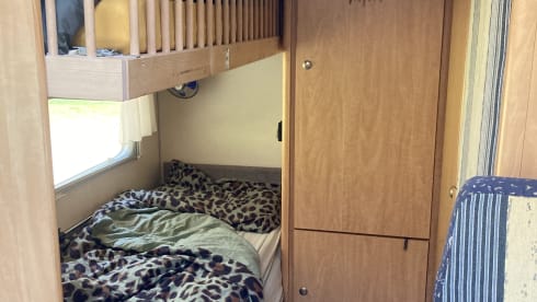 Little Miss Sunshine – Sunny spacious family camper with bed (6 persons)